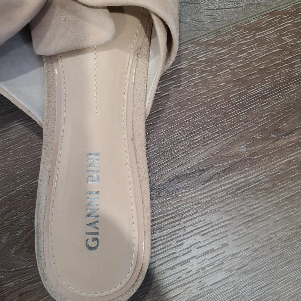 Gianni Bini Women's‎ Leather Slip On Tan Flats Diamonds Mules w/Pearls Size 8M - Picture 4 of 8